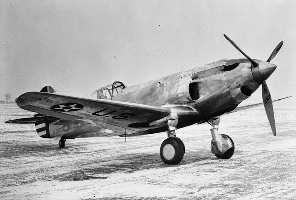  Curtiss YP-37  